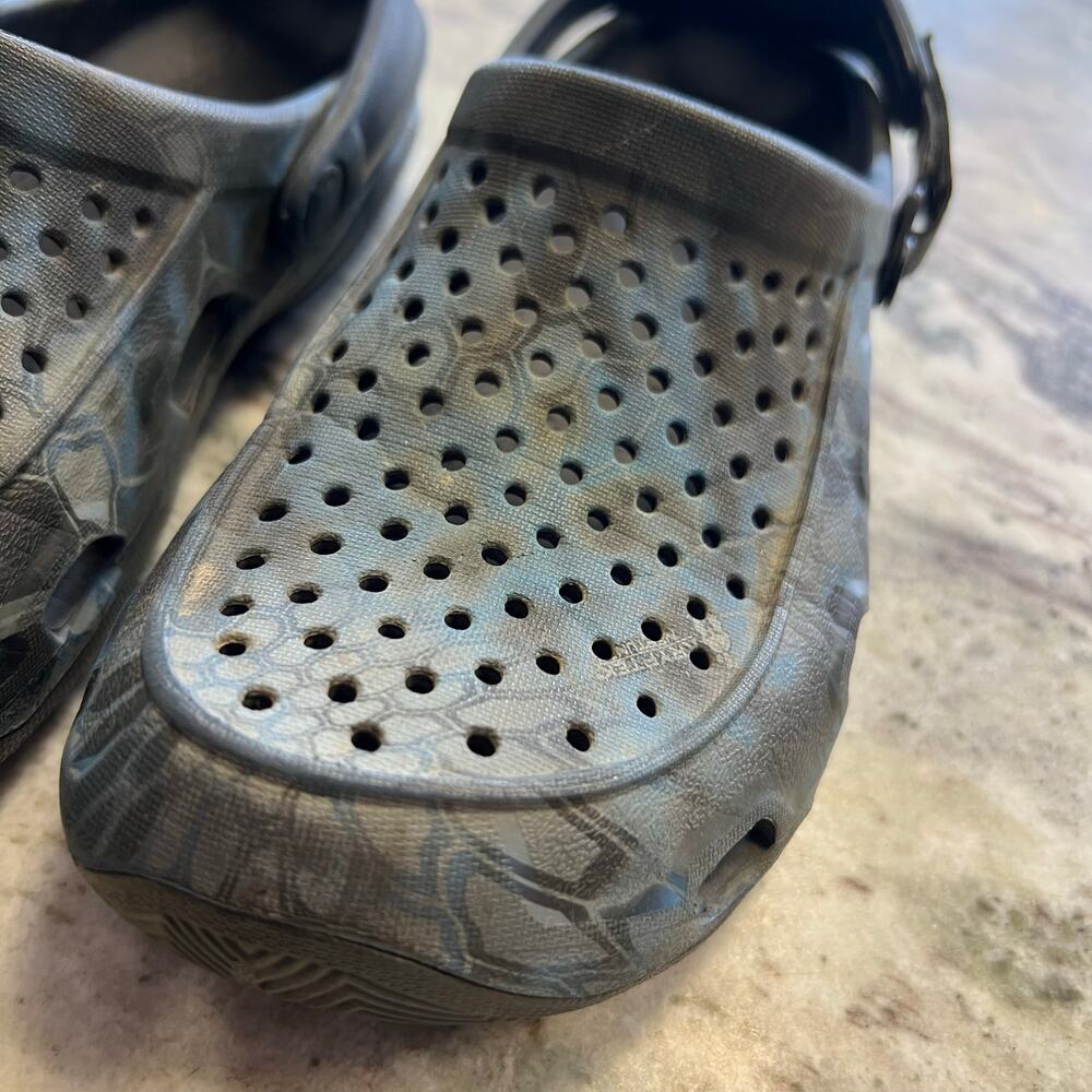 Croc's Men's Blue + Black Water Shoes Size 7 - Picture 2 of 5